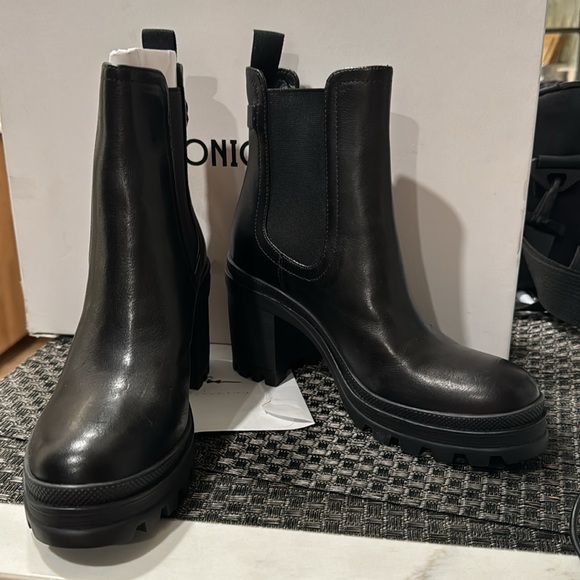 Veronica Beard Ankle Boots-Winnie, Black LE;Size 6 - Picture 6 of 7